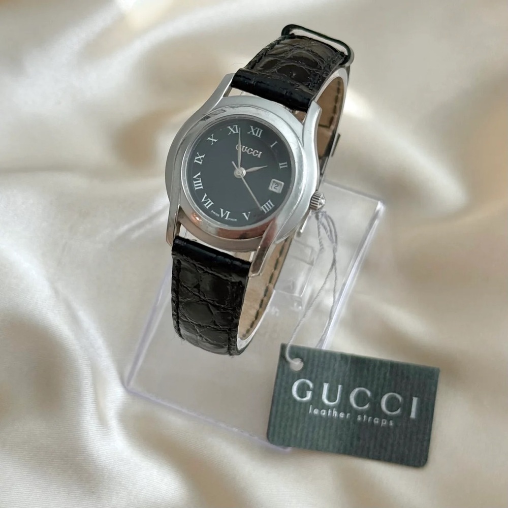 AUTHENTIC VINTAGE GUCCI BLACK LEATHER WATCH
